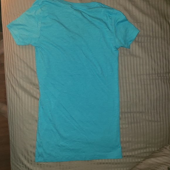 VS Pink V-Neck T - Picture 2 of 3